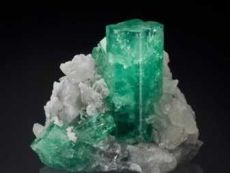 Серебряные серьги (128 фото): сережки из серебра с горным хрусталем и другими натуральными камнями Серебряные серьги (128 фото): сережки из серебра с горным хрусталем и другими натуральными камнями