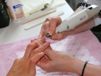 Маникюр и педикюр (41 фото): дизайн на ногтях в одном стиле, наращивание, модные тенденции 2018 Маникюр и педикюр (41 фото): дизайн на ногтях в одном стиле, наращивание, модные тенденции 2018