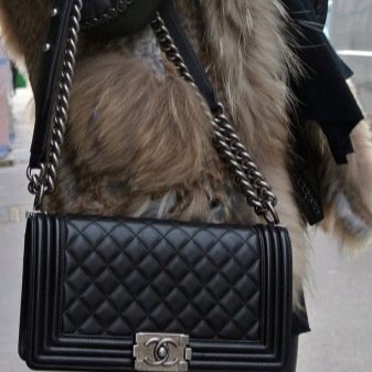 Сумки Chanel (Шанель) 2018 (79 фото): boy, сколько стоит оригинал, пляжная, белая Сумки Chanel (Шанель) 2018 (79 фото): boy, сколько стоит оригинал, пляжная, белая