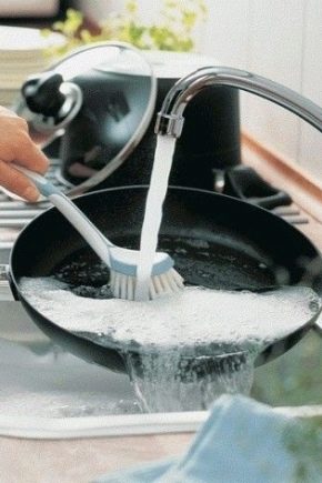 Как отмыть сковороду от нагара в домашних условиях?