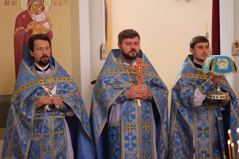 Одежда для служителя церкви Одежда для служителя церкви