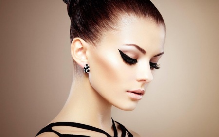 Макияж по форме глаз (30 фото): make-up пошагово для разных типов - широко посаженных, раскосых, впалых, запавших орехового цвета Макияж по форме глаз (30 фото): make-up пошагово для разных типов - широко посаженных, раскосых, впалых, запавших орехового цвета
