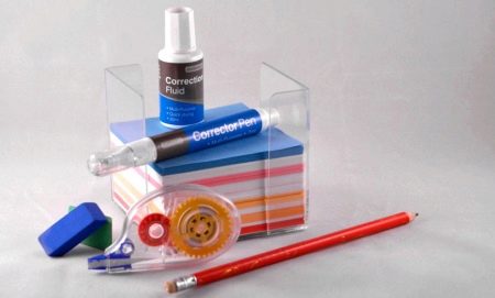 Чем отстирать корректор с одежды? Как оттереть канцелярскую замазку с брюк, как отмыть - штрих - с ткани в домашних условиях, можно ли удалить пятно быстро Чем отстирать корректор с одежды? Как оттереть канцелярскую замазку с брюк, как отмыть - штрих - с ткани в домашних условиях, можно ли удалить пятно быстро