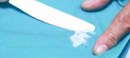 Чем отмыть силиконовый герметик (20 фото): чем оттереть от плитки и стекла в ванной и как отстирать от одежды, как отчистить от пластика и столешниц Чем отмыть силиконовый герметик (20 фото): чем оттереть от плитки и стекла в ванной и как отстирать от одежды, как отчистить от пластика и столешниц