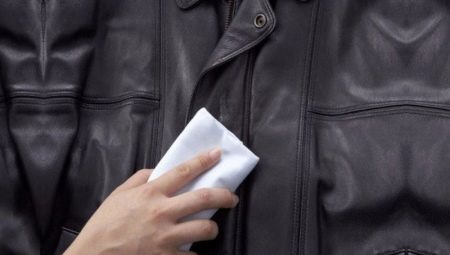 Как почистить кожаную куртку в домашних условиях? Можно ли постирать в стиральной машине-автомат, чем отмыть светлую вещь Как почистить кожаную куртку в домашних условиях? Можно ли постирать в стиральной машине-автомат, чем отмыть светлую вещь