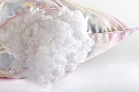Как стирать подушки? Можно ли постирать ортопедическую подушку из бамбука в стиральной машине, как почистить изделие из синтепона и холлофайбера Как стирать подушки? Можно ли постирать ортопедическую подушку из бамбука в стиральной машине, как почистить изделие из синтепона и холлофайбера