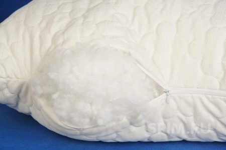 Как стирать подушки? Можно ли постирать ортопедическую подушку из бамбука в стиральной машине, как почистить изделие из синтепона и холлофайбера Как стирать подушки? Можно ли постирать ортопедическую подушку из бамбука в стиральной машине, как почистить изделие из синтепона и холлофайбера