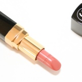 Губная помада Chanel (45 фото): Rouge Coco Shine и Rouge Allure Velvet, матовая и увлажняющая, оттенки и отзывы () Губная помада Chanel (45 фото): Rouge Coco Shine и Rouge Allure Velvet, матовая и увлажняющая, оттенки и отзывы