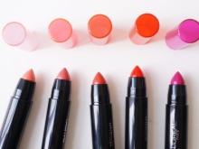 Губная помада L; Oreal (69 фото): жидкая матовая и лаковая, Rouge Caresse и Irresistible Expresso, палитра и отзывы () Губная помада L; Oreal (69 фото): жидкая матовая и лаковая, Rouge Caresse и Irresistible Expresso, палитра и отзывы
