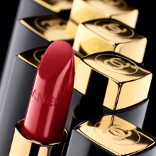 Губная помада Chanel (45 фото): Rouge Coco Shine и Rouge Allure Velvet, матовая и увлажняющая, оттенки и отзывы () Губная помада Chanel (45 фото): Rouge Coco Shine и Rouge Allure Velvet, матовая и увлажняющая, оттенки и отзывы