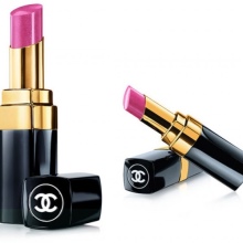 Губная помада Chanel (45 фото): Rouge Coco Shine и Rouge Allure Velvet, матовая и увлажняющая, оттенки и отзывы () Губная помада Chanel (45 фото): Rouge Coco Shine и Rouge Allure Velvet, матовая и увлажняющая, оттенки и отзывы