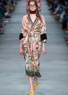 Босоножки Гуччи 2022 (33 фото): Gucci на платформе и Claudie () Босоножки Гуччи 2022 (33 фото): Gucci на платформе и Claudie