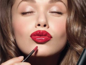 Губная помада Chanel (45 фото): Rouge Coco Shine и Rouge Allure Velvet, матовая и увлажняющая, оттенки и отзывы () Губная помада Chanel (45 фото): Rouge Coco Shine и Rouge Allure Velvet, матовая и увлажняющая, оттенки и отзывы