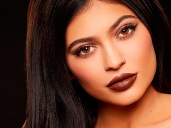 Помада маркер для губ акварель эйвон отзывы клубника. pomada marker avon 24. Помада маркер для губ акварель эйвон отзывы клубника фото. Помада маркер для губ акварель эйвон отзывы клубника-pomada marker avon 24. картинка Помада маркер для губ акварель эйвон отзывы клубника. картинка pomada marker avon 24. Стойкие помады позволяют сохранять насыщенный цвет губ на протяжении всего дня. Отсутствие корректировки и уверенность в том, что помада не свернется и не забьется в мелкие складочки, подкупает многих женщин. Таким желанным средством долговременного действия можно считать помаду-маркер от Avon.