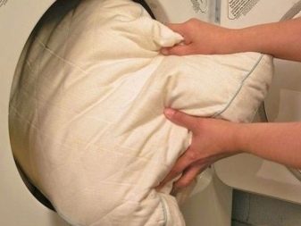 Как постирать перьевую подушку в домашних условиях? 36 фото Стирка изделия из пера в стиральной машине-автомат, как почистить пуховую и модель из лебяжьего пуха () Как постирать перьевую подушку в домашних условиях? 36 фото Стирка изделия из пера в стиральной машине-автомат, как почистить пуховую и модель из лебяжьего пуха