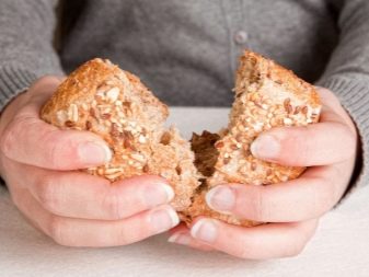 Можно ли есть хлеб вилкой
