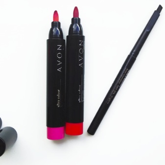 Помада маркер для губ акварель эйвон отзывы клубника. pomada marker avon 8. Помада маркер для губ акварель эйвон отзывы клубника фото. Помада маркер для губ акварель эйвон отзывы клубника-pomada marker avon 8. картинка Помада маркер для губ акварель эйвон отзывы клубника. картинка pomada marker avon 8. Стойкие помады позволяют сохранять насыщенный цвет губ на протяжении всего дня. Отсутствие корректировки и уверенность в том, что помада не свернется и не забьется в мелкие складочки, подкупает многих женщин. Таким желанным средством долговременного действия можно считать помаду-маркер от Avon.