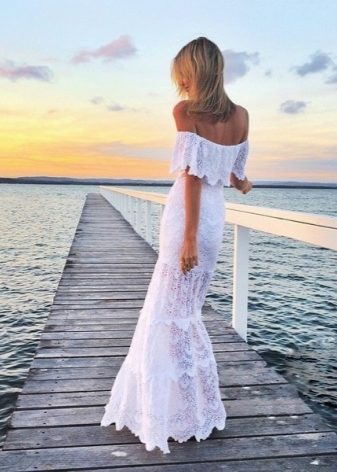 Модное белое платье длинные рукава
