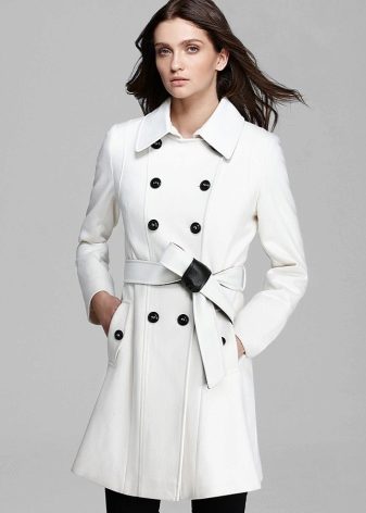Белый плащ (38 фото): как выбрать и чем носить, Oodji, Stone Island () Белый плащ (38 фото): как выбрать и чем носить, Oodji, Stone Island