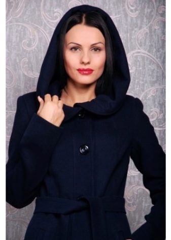 Модное пальто синего цвета с фото