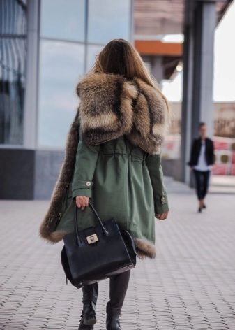 Модные женские парки с цветным мехом