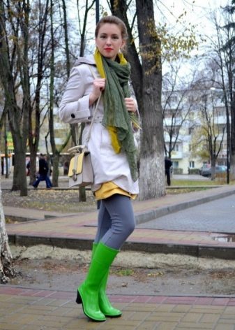 Модные женские сапоги зеленые