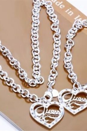 Как почистить серебряную цепочку?