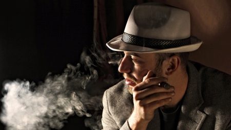 Фото модных парней в шляпах